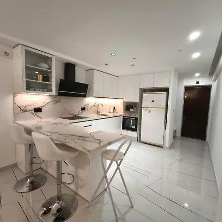 Airbhouse Private & Triana Homestay