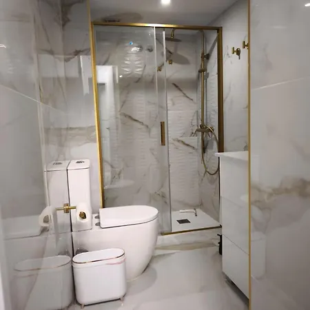 Airbhouse Private & Triana Homestay Seville